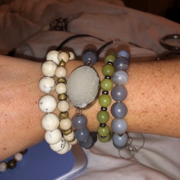 17 colorful beaded bracelets: can mix and match - Picture 2 of 10